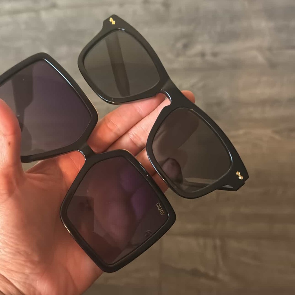 Women’s Black GUCCI Sunglasses with Teal GUCCI Case - Picture 4 of 5